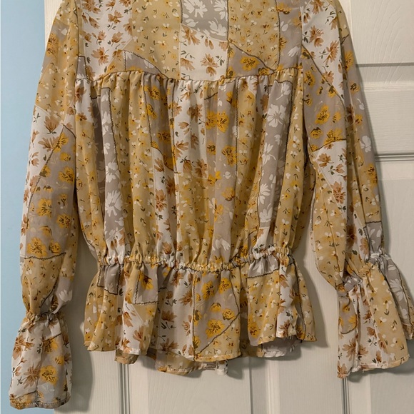 Easel size small Floral Yellow and Gray Women's Top - Picture 7 of 7